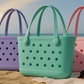 Fini les sacs mous et sales. Voici le Toota-Bag : solide, imperméable et pratique.